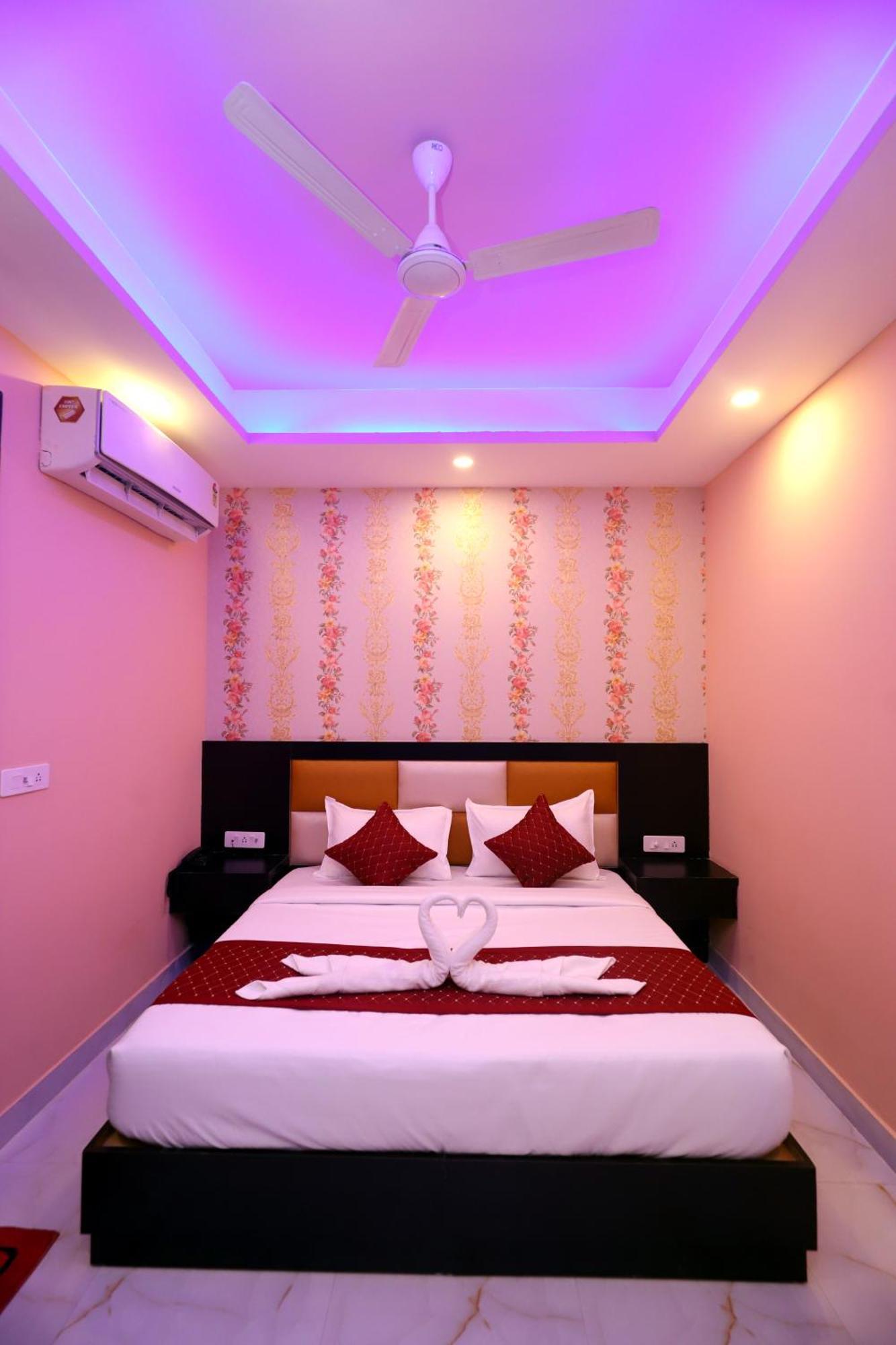 Suites Admiral Delhi Airport Új-Delhi Kültér fotó