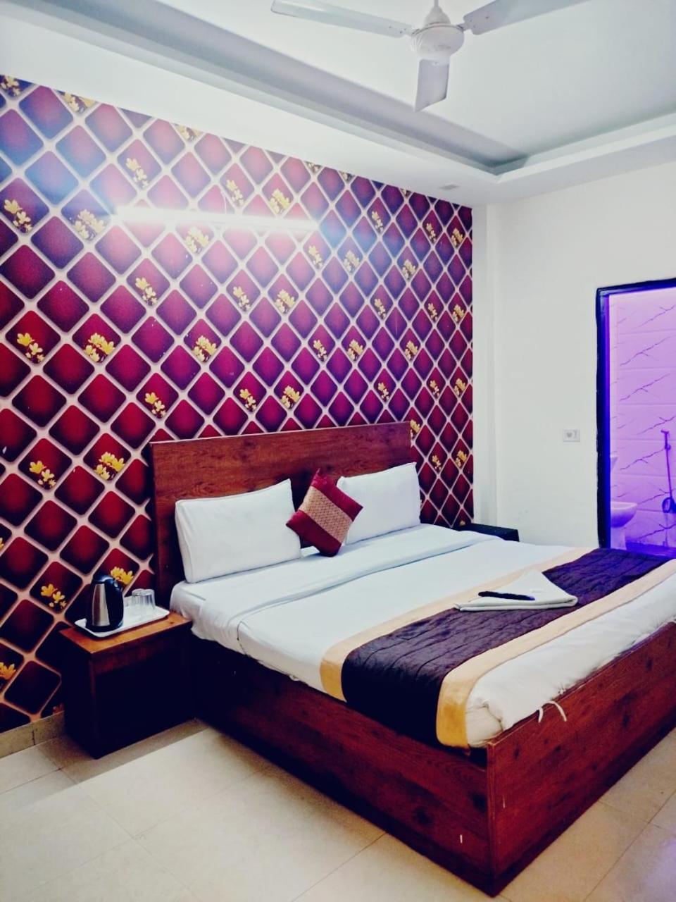 Suites Admiral Delhi Airport Új-Delhi Kültér fotó