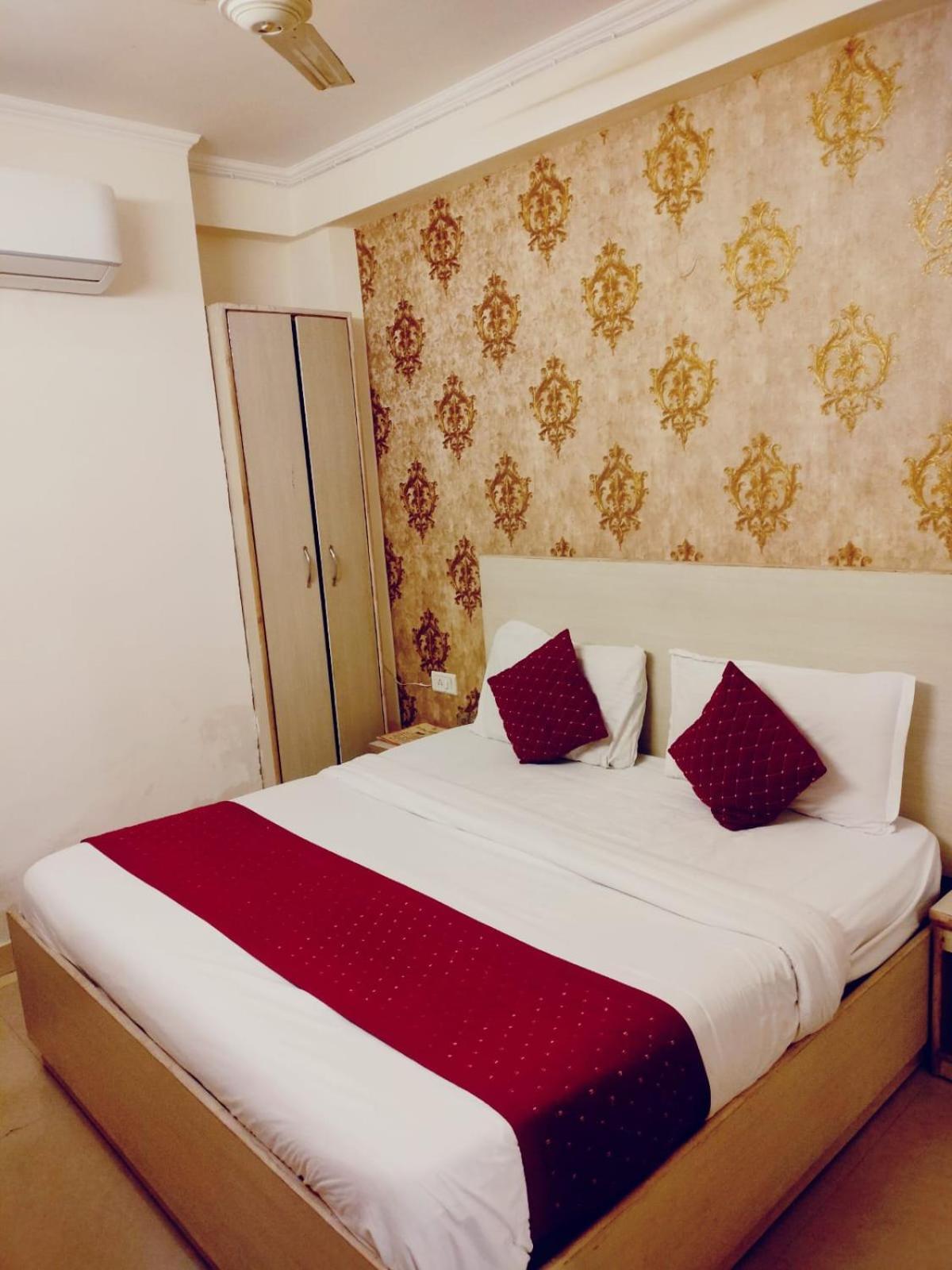 Suites Admiral Delhi Airport Új-Delhi Kültér fotó