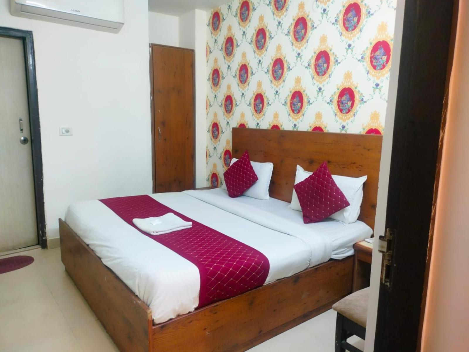 Suites Admiral Delhi Airport Új-Delhi Kültér fotó