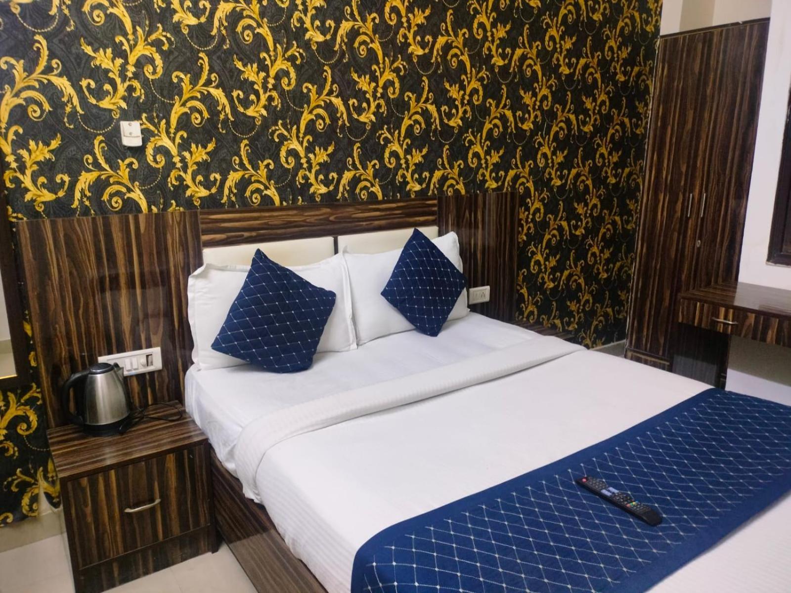 Suites Admiral Delhi Airport Új-Delhi Kültér fotó